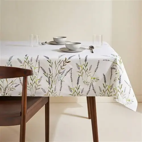 Хлопковая скатерть с рисунками лаванды от El Corte Inglés.