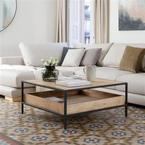 Журнальный столик Banak из металла и дерева.