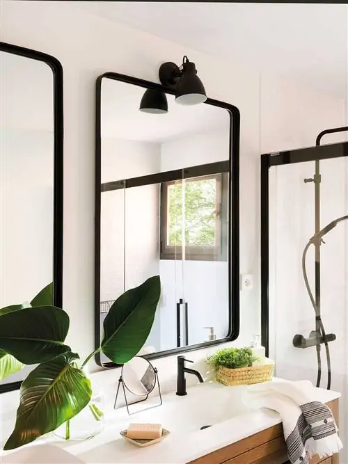 Бра для ванной комнаты с черным зеркалом