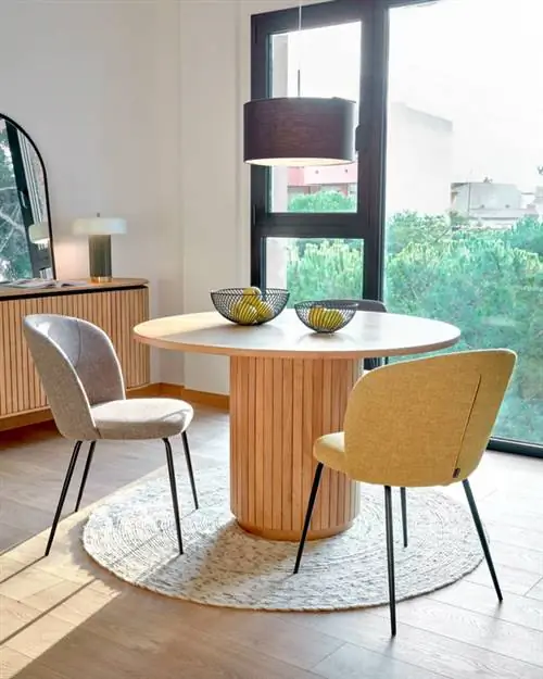 Круглый стол Licia из массива дерева манго с натуральной отделкой от Kave Home.