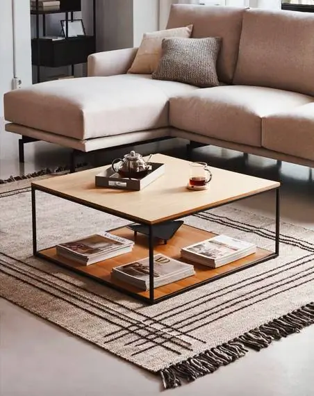 Коллекция Lazy Sundays от Kave Home журнальный столик из дерева и металла.