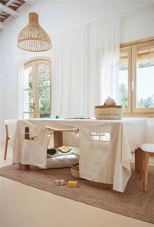 Детская коллекция Kave Home Days Off: домашняя скатерть для игр.