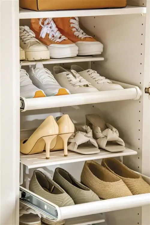 Выдвижная полка для обуви от ИКЕА.