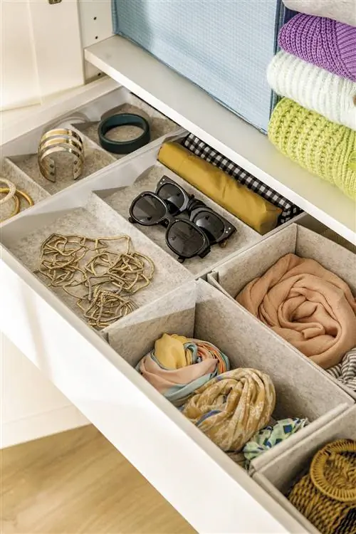 Выдвижной ящик с ящиками для небольших аксессуаров ИКЕА.