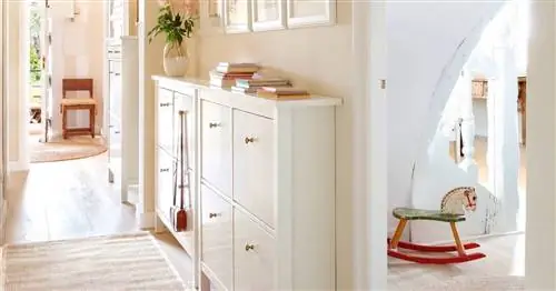 Узкие обувницы для прихожей: 10 идей, которые вас вдохновят