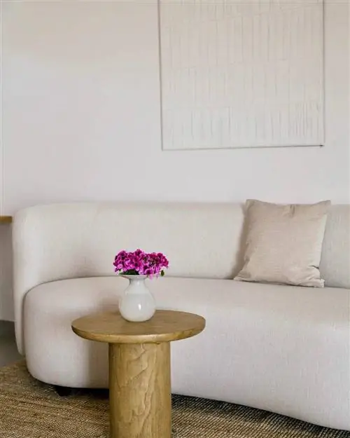 Диван в доме Хелен Линдес на Лансароте.