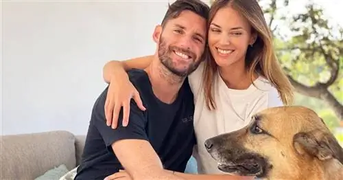 Мы входим в недавно отремонтированный дом Хелен Линдес и Руди Фернандеса на Лансароте