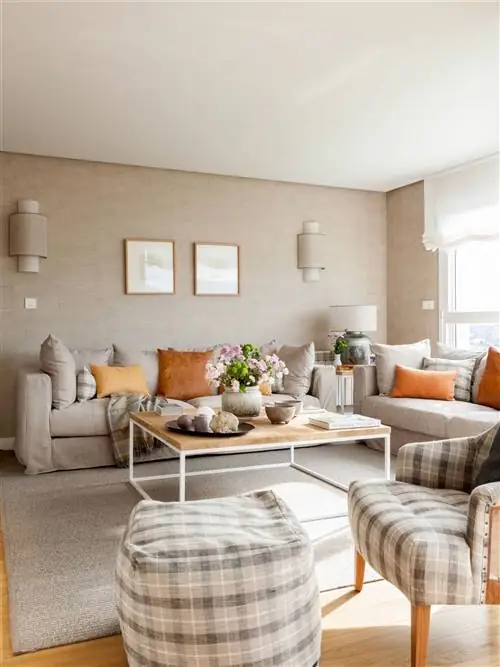 Гостиная с обоями.