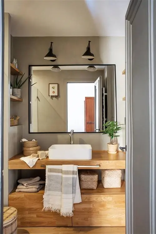 Мебель для ванной комнаты из дерева на заказ с полкой и скамьей с нижним ящиком.