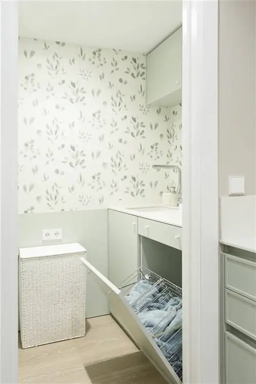 Мятно-зеленая прачечная с обоями, проект Пиа Капдевила.