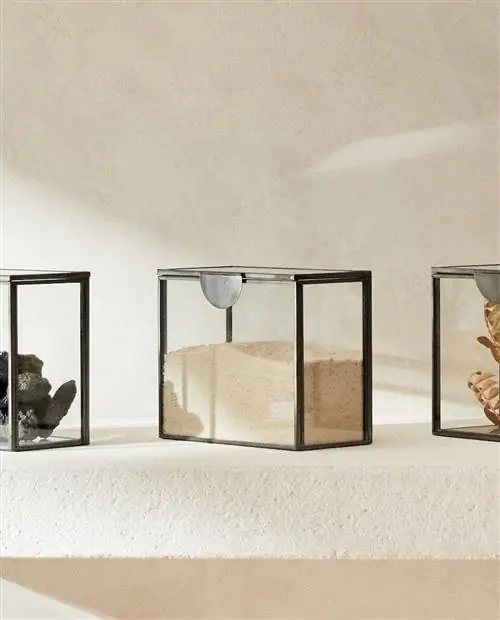 Металлическая коробка Zara Home с черной рамкой.