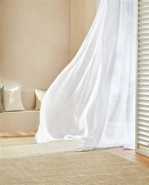 Льняная штора Zara Home.