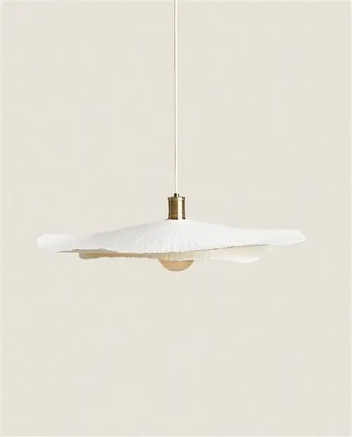 Потолочный светильник в форме листа от Zara Home.