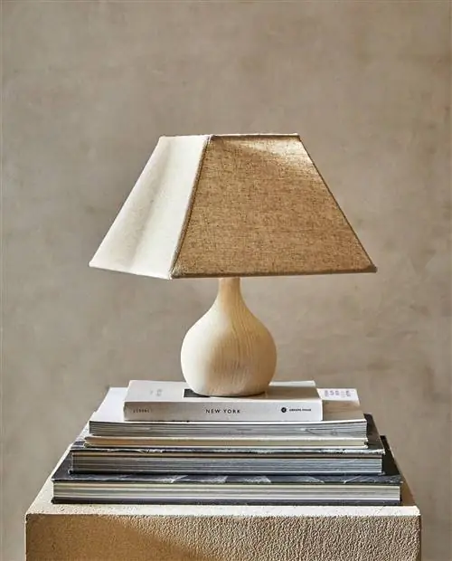 лампа из дерева и льна от Zara Home