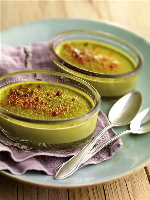 Чашки с карамелизированным чайным кремом.
