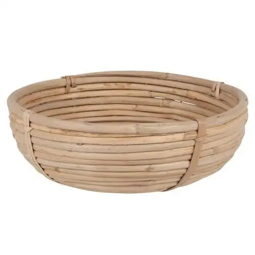 Корзина из ротанга от Maisons du Monde.
