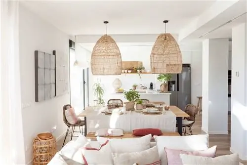 Гостиная и кухня объединены в единое пространство.