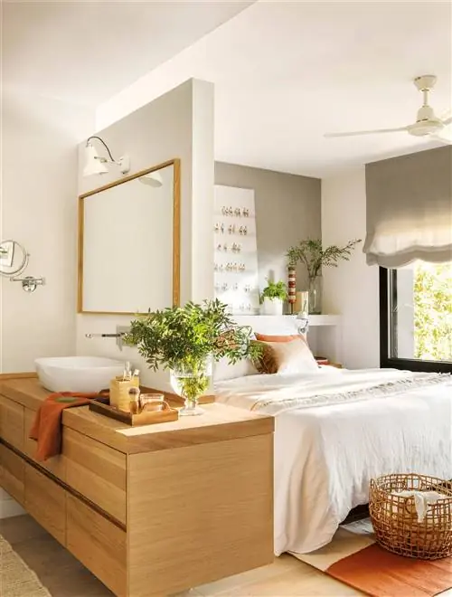 Ванная комната отделена стеной.