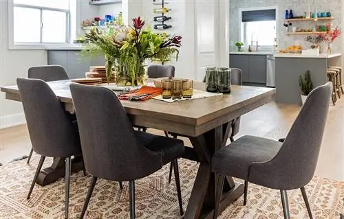 Столовая после ремонта Scott Brothers.