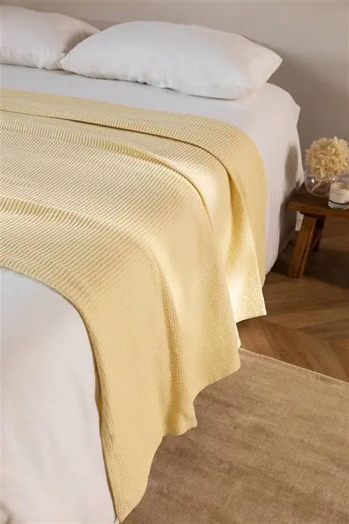 Универсальное желтое хлопковое одеяло из склума