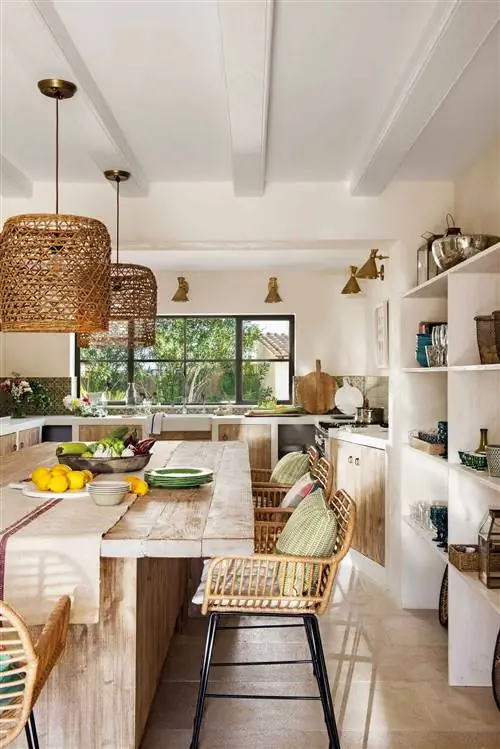 Кухня открыта для столовой.