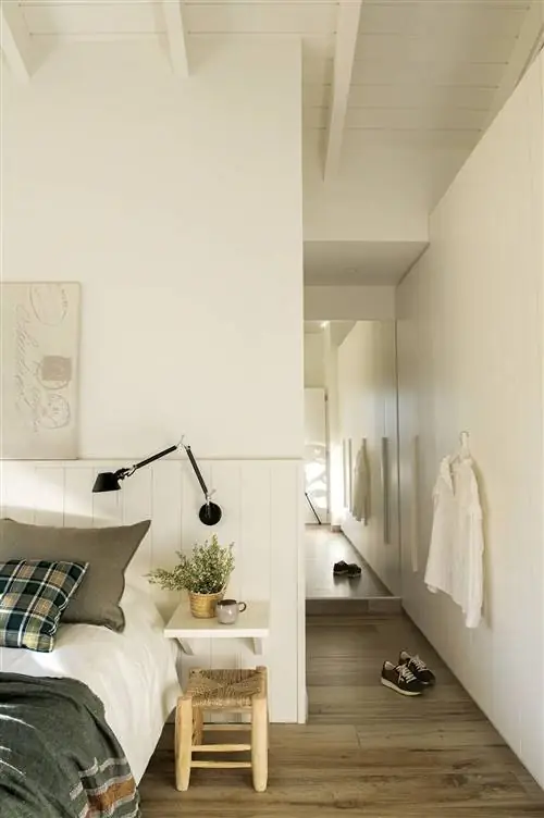 Спальня с гардеробной в коридоре