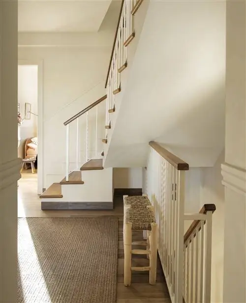 Белый распределитель и с деревом