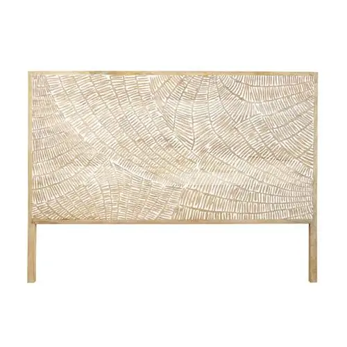 Резное изголовье из массива дерева манго от Maisons du Monde.