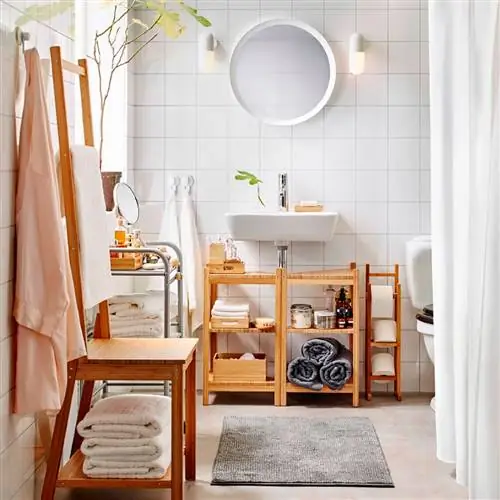 ванная комната в белом цвете и дереве от ikea