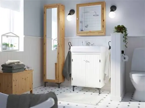 ванная комната в белом цвете и дереве от ikea