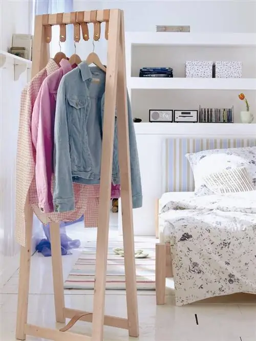 деревянный ослик для одежды