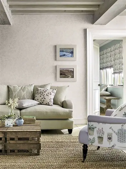 теплая гостиная в нежных тонах