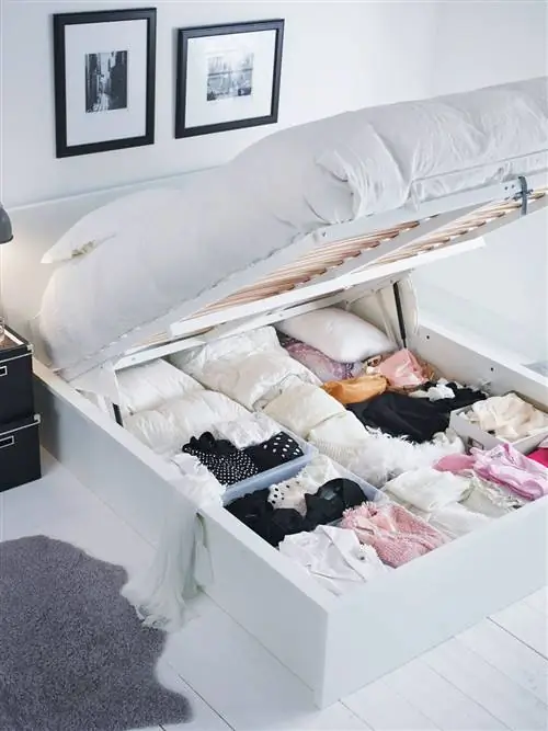 Товар, Комната, Дизайн интерьера, Текстиль, Стена, Постельное белье, Рамка для фото, Постельные принадлежности, Серый, Дизайн интерьера,