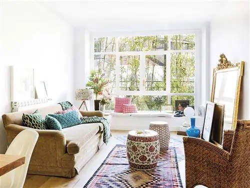 маленькая и светлая гостиная