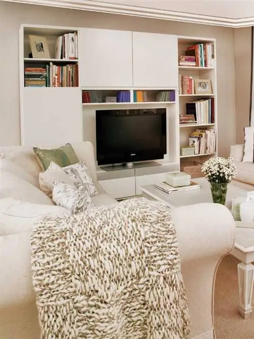 прямоугольная столовая в романтическом стиле