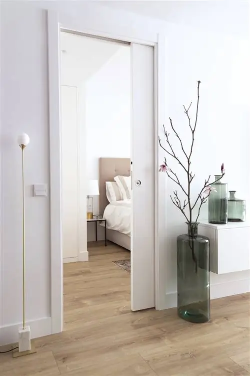 как установить раздвижные и амбарные двери