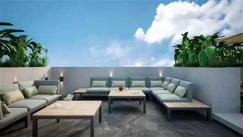 терраса на крыше с креслами