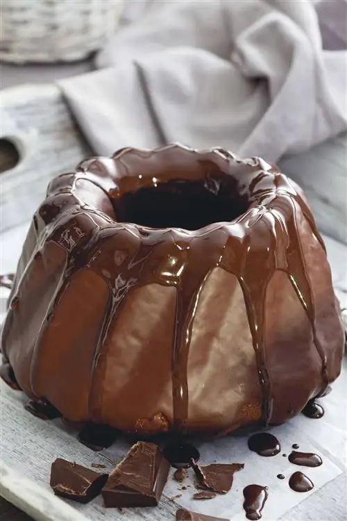 торт с шоколадной короной