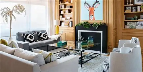 Отремонтированный семейный дом с множеством произведений искусства