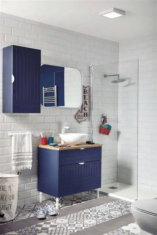 сине-белая ванная комната