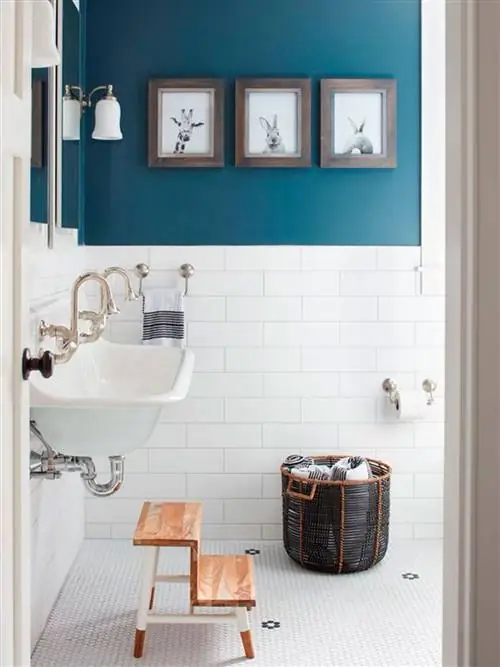 сине-белая ванная комната