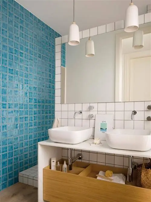 сине-белая ванная комната