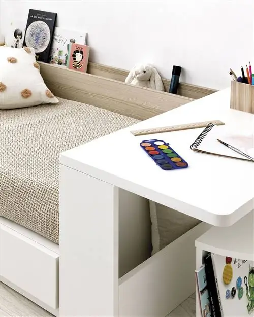 раскладная кровать с письменным столом и боковым отверстием для хранения