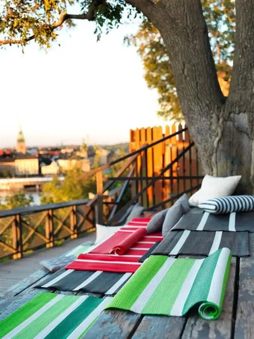 полосатые напольные коврики