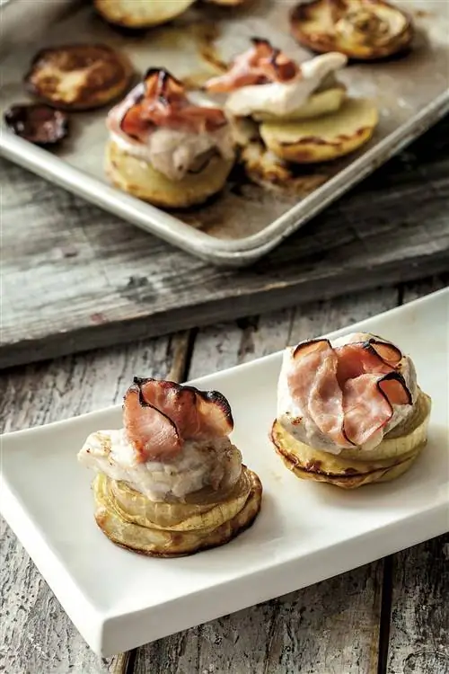 сальтимбокка с луком и жареным картофелем
