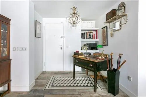 зал со старым письменным столом в доме роберто сегиро