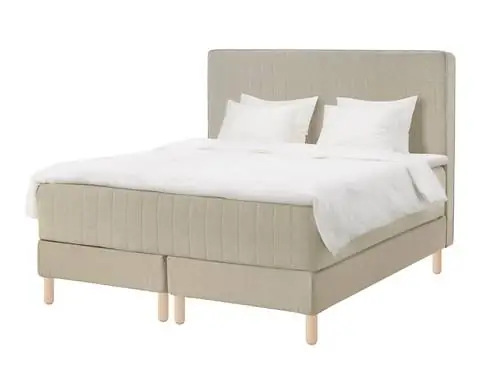 Кровать из натуральных материалов