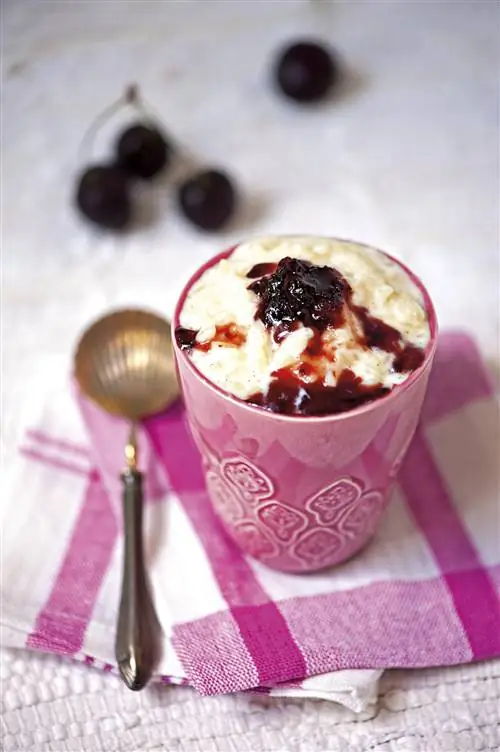 рисовый пудинг и вишневое варенье