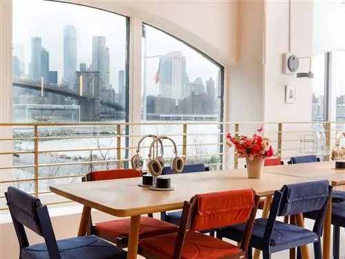 Комната, Мебель, Дизайн интерьера, Столовая, Недвижимость, Стол, Здание, Ресторан, Недвижимость, Архитектура,