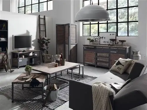 Рустикально-индустриальная гостиная в серых тонах